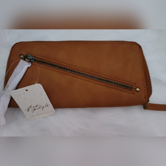 Free People Distressed Wallet in Bronze . Brand New 💎 - Picture 4 of 6